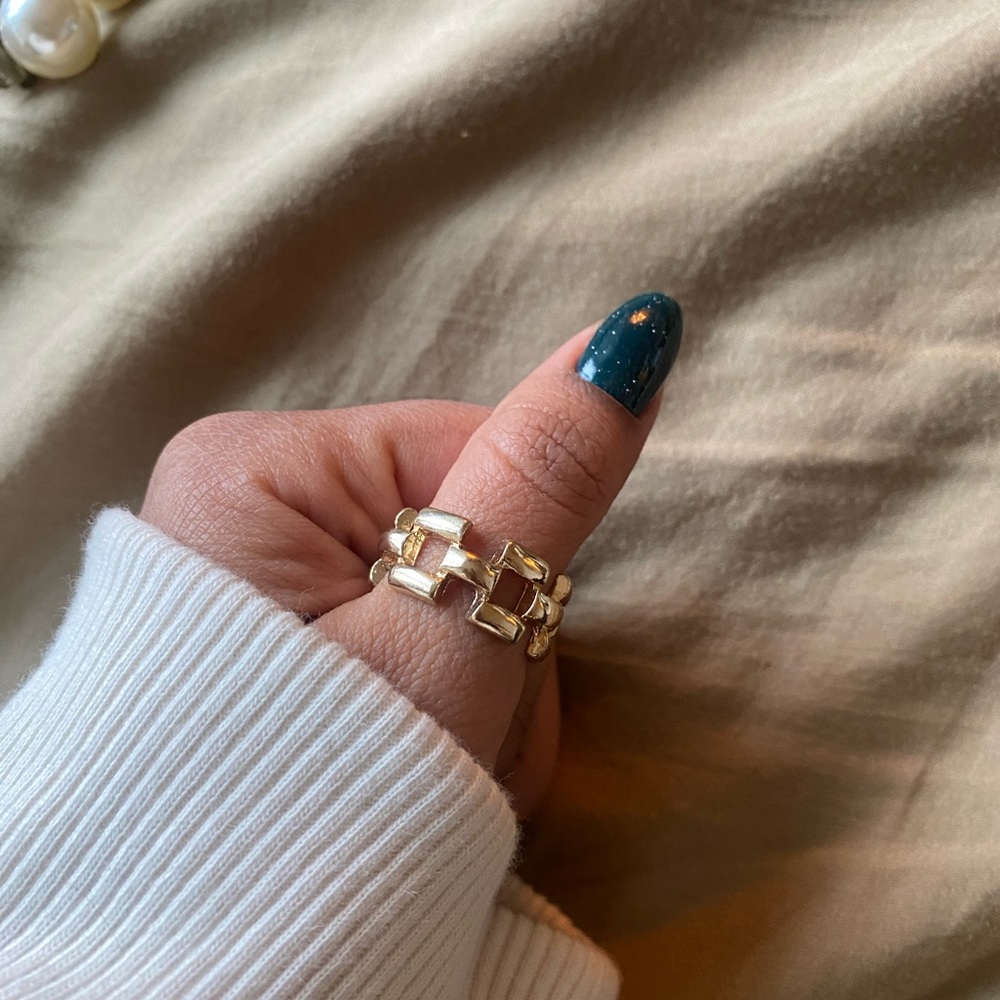 Chain link ring